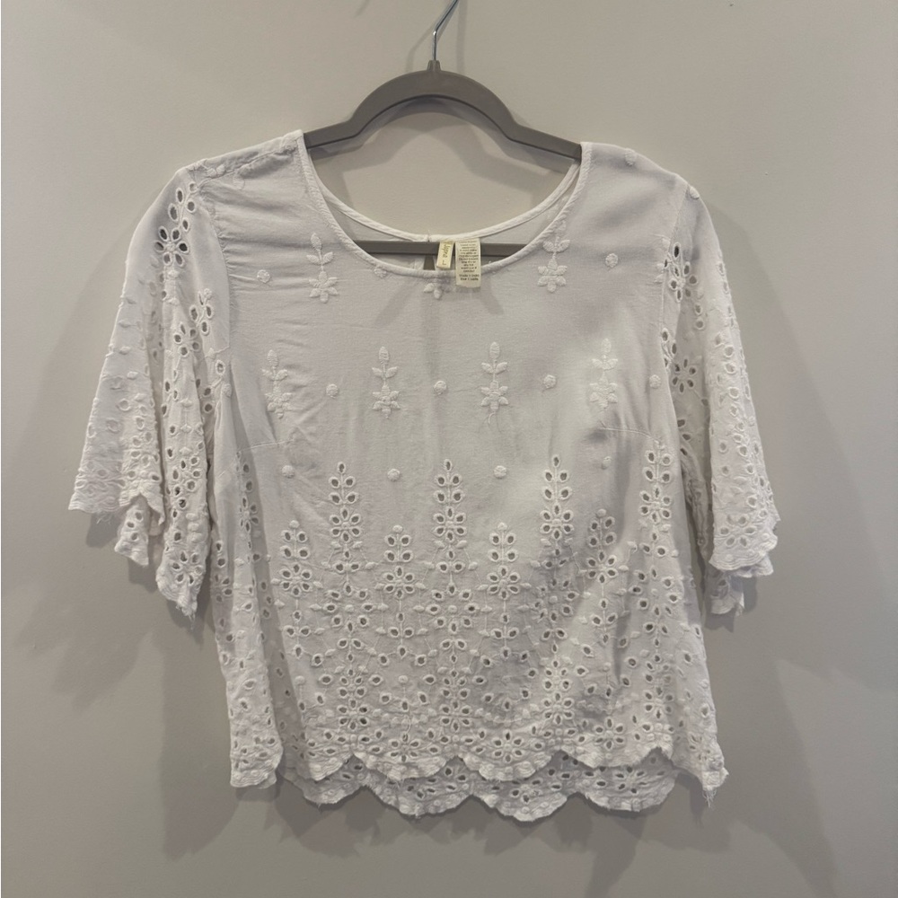 White Eyelet Lace Cropped Top!